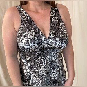 Vintage Old Navy 100 % silk tank | black & white floral print | size Large